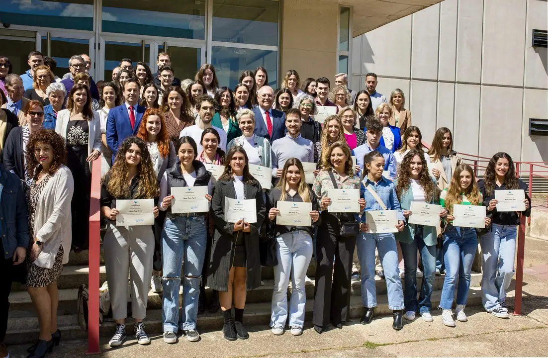 Foto de familia de la entrega de becas Fundación Aclantic Copper