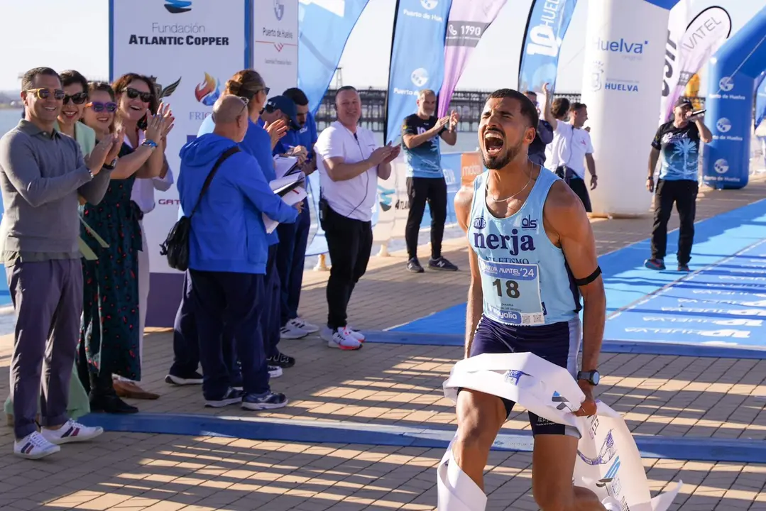 La rabia de Zakaria Boufaljat al cruzar la línea de meta.