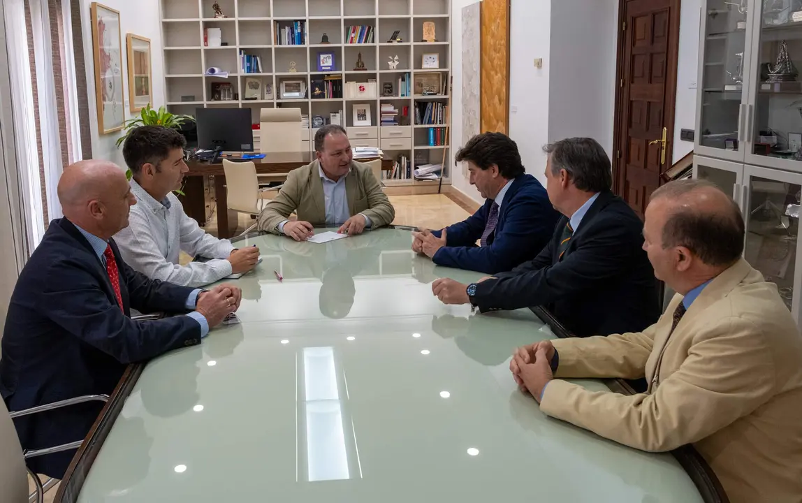 Reunión de Toscano con Cepsa para abordar los proyectos del hidrógeno