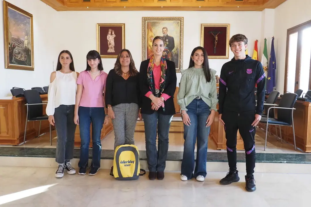 Entrega de becas en Palos