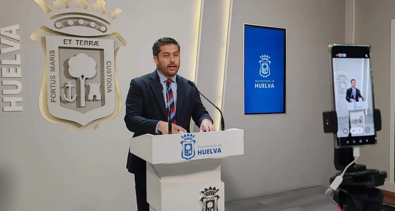 Francisco Baluffo en rueda de prensa