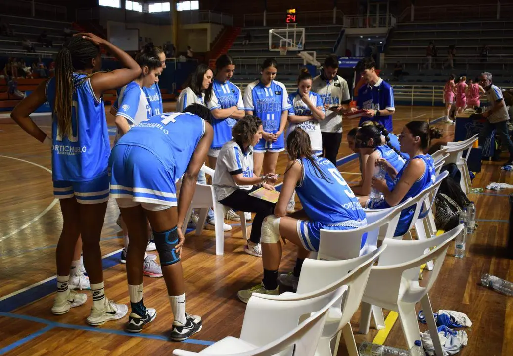 Un tiempo muerto del Ciudad de Huelva Femenino.