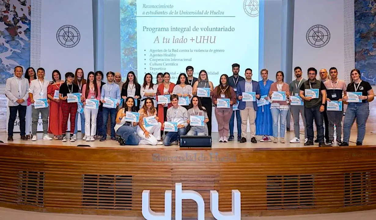 Foto de familia a los estudiantes