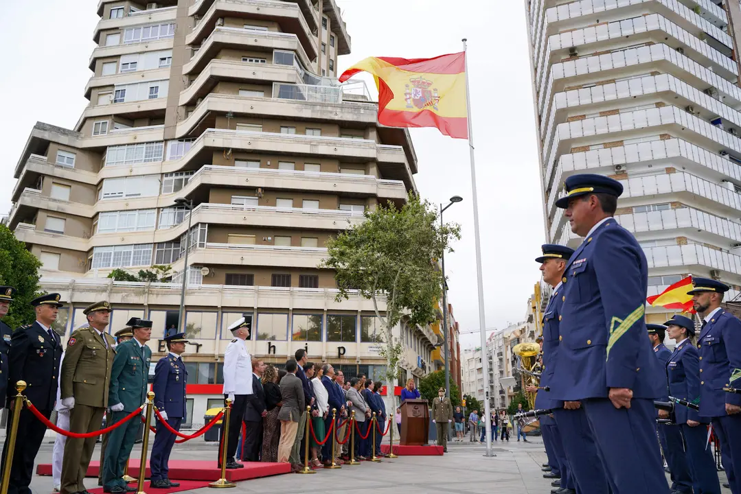 Izado de la bandera de España