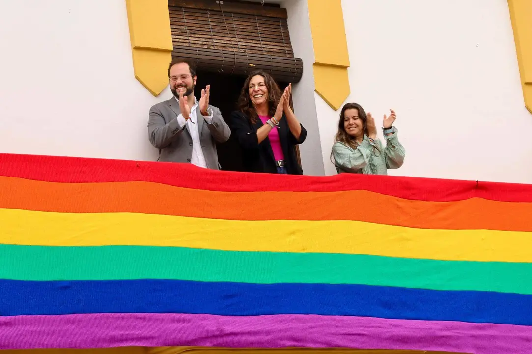 López, junto al alcalde de Beas