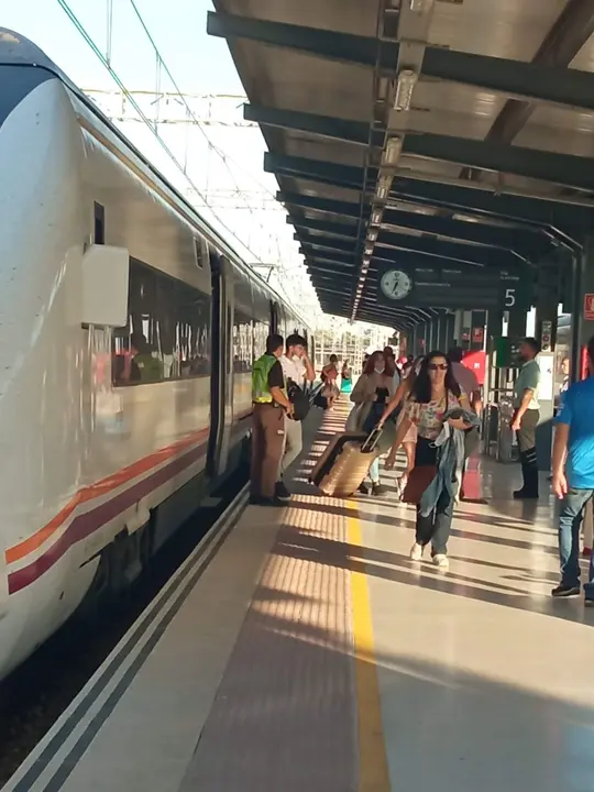 Pasajeros en el Media Distancia Huelva-Sevilla