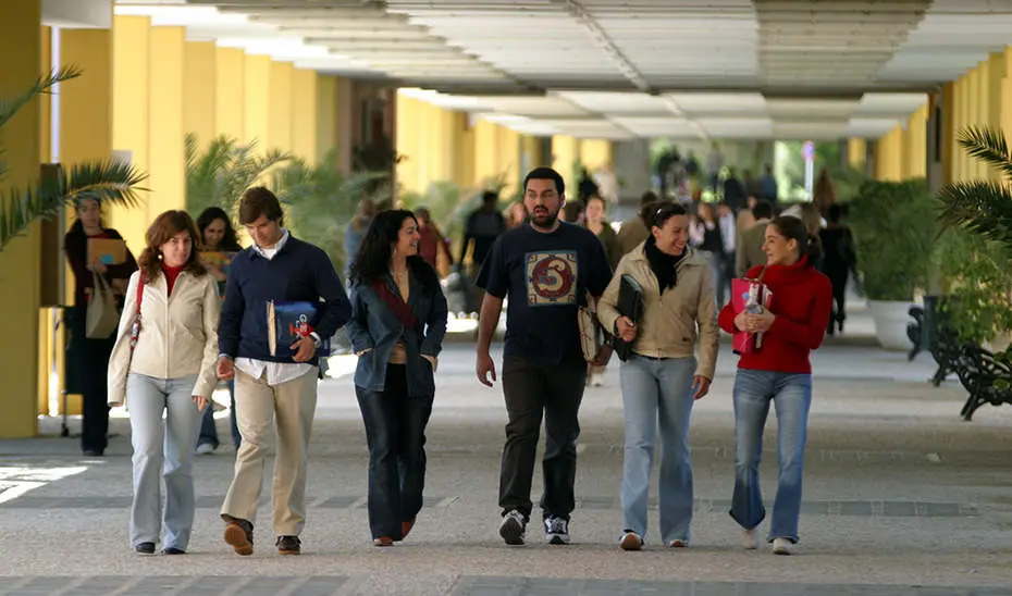 Estudiantes en la UHU