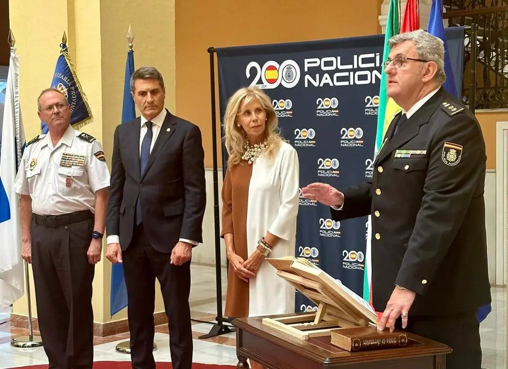 El nuevo Comisario, durante su toma de posesión