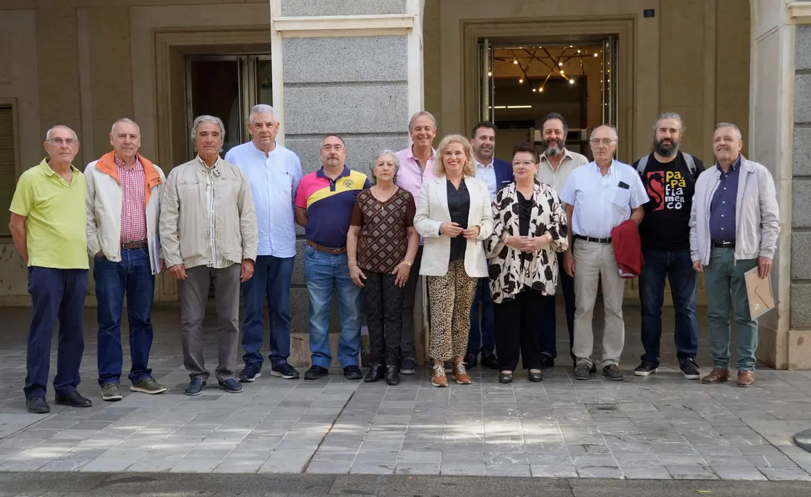 Foto de familia en la presentación del esperado circuito flamenco