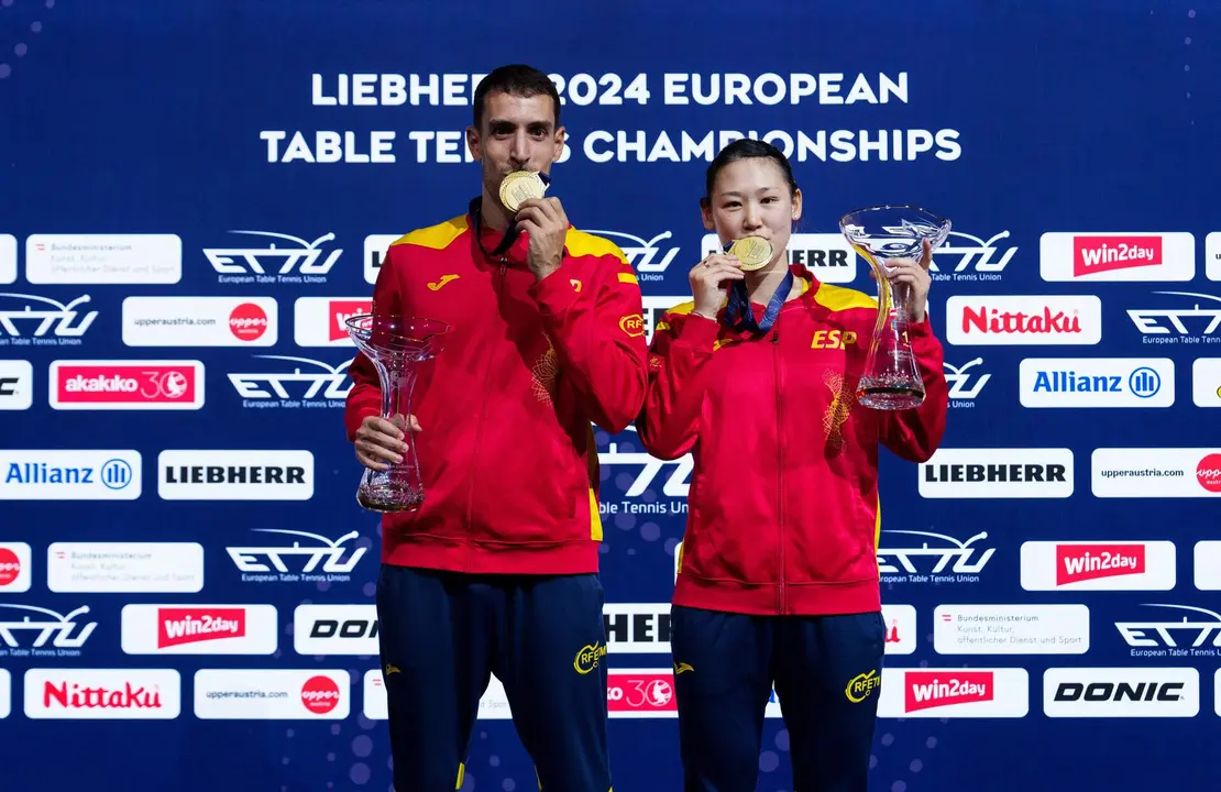 Álvaro Robles con su oro continental.