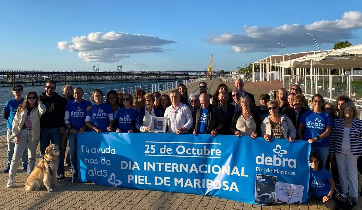 Concentración en el Paseo de la Ría para reclamar apoyo e investigación