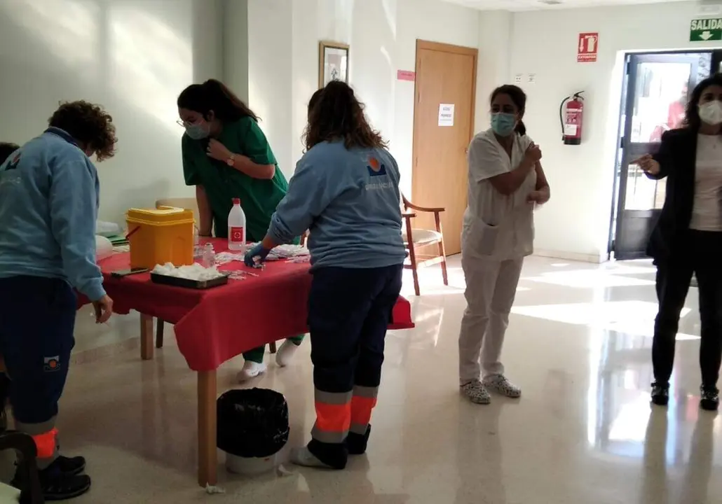 Proceso de vacunación en un centro de salud