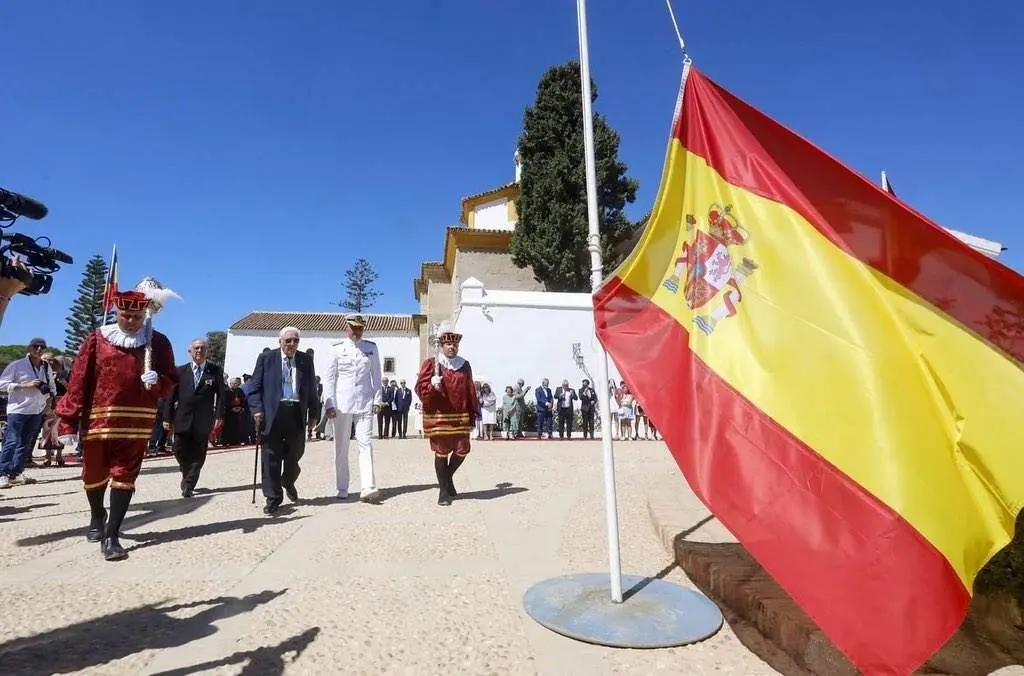José María Segovia en los actos de izado de bandera del 3 de agosto