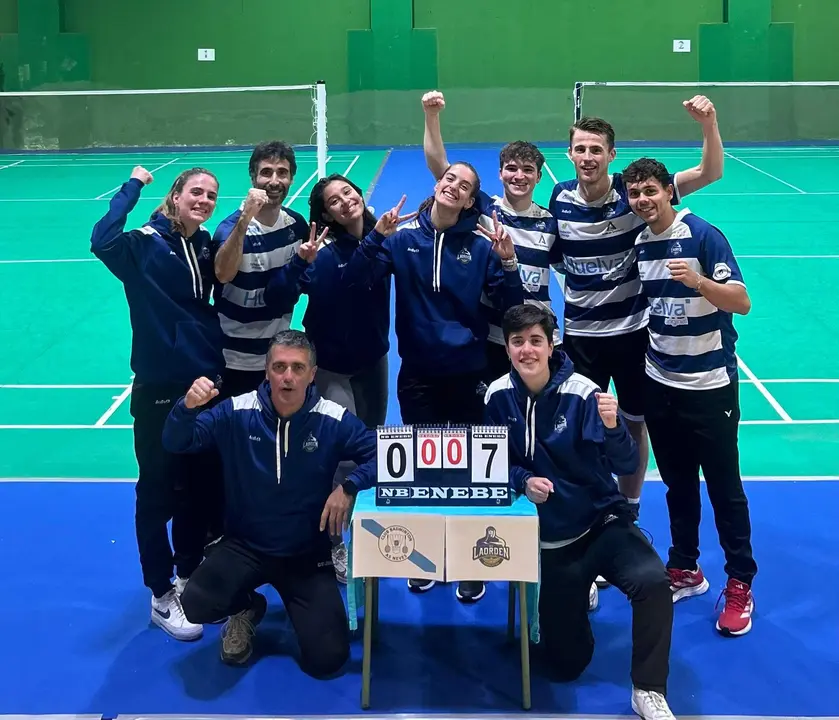 El CB IES La Orden tras ganar hoy en Pontevedra.
