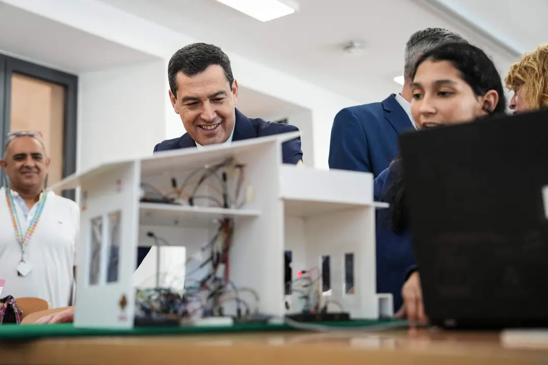 El presidente andaluz en el IES La Rábida