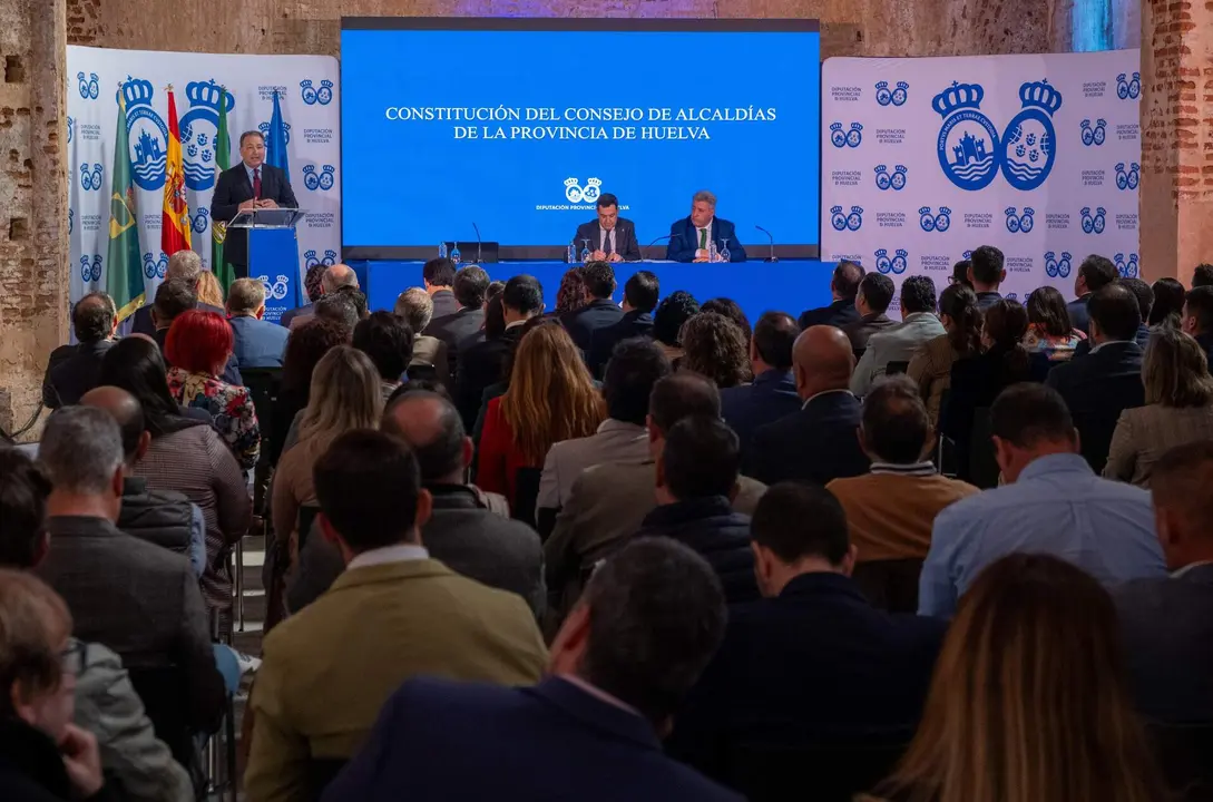 El presidente de la Diputación interviene en el Consejo en presencia del presidente de la Junta y el alcalde de Castaño del Robledo
