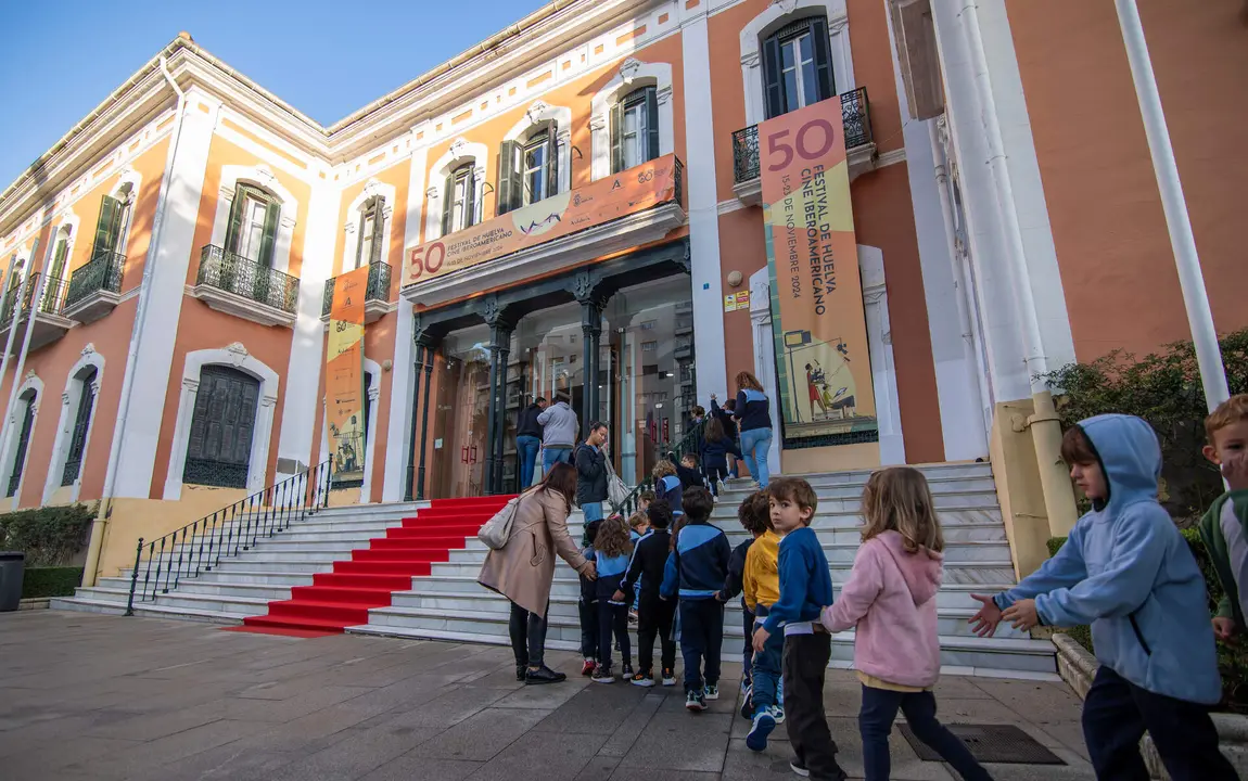 La hora de los colegios en la Casa Colón