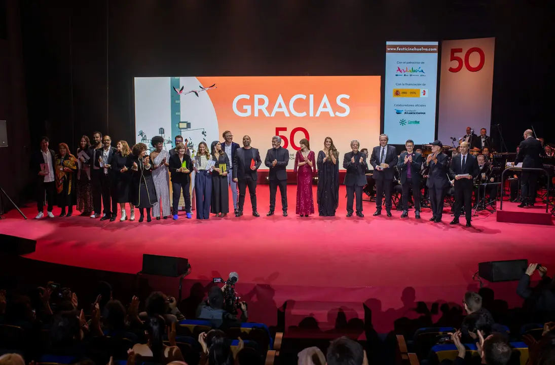 Foto de familia de todos los premiados