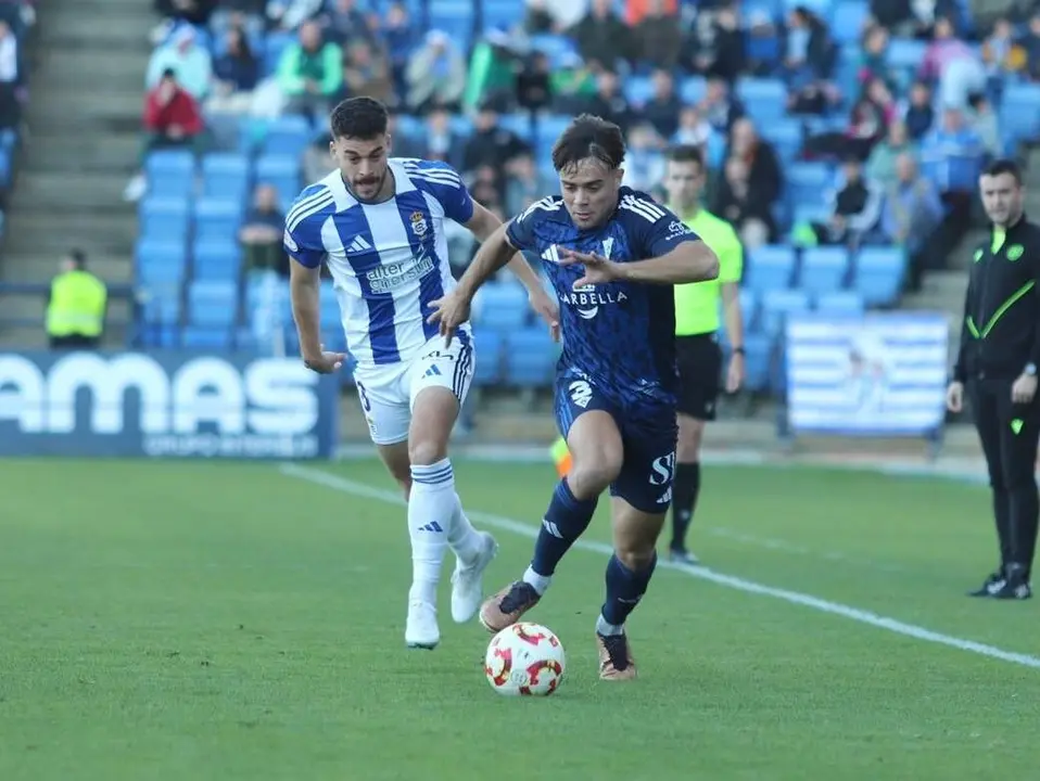 Lance del Recre-Marbella, partido que le ha costado el puesto a Abel Gómez.