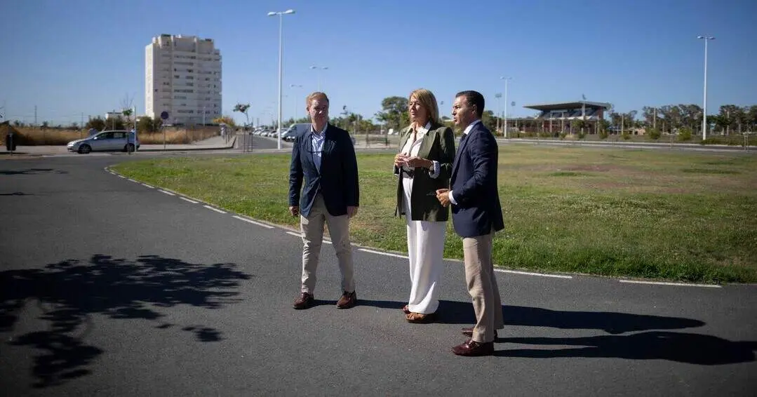 Visita de la alcaldesa, Pilar Miranda, a la zona del Ensanche
