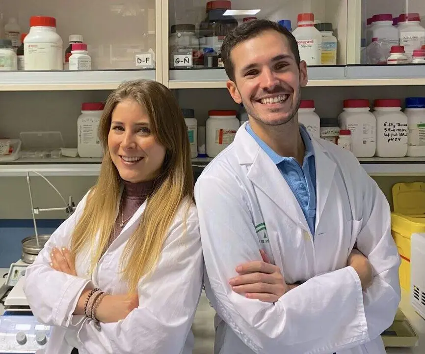 Bella Mora Romero y Nicolás Capelo, firmantes del ganador del IV Premio Ateneo de Sevilla para Jóvenes Investigadores