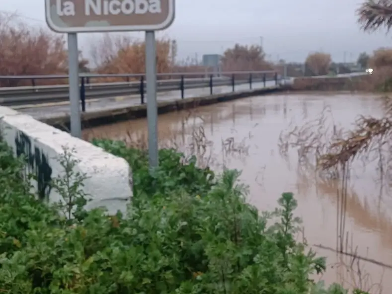 Carretera afectada a la altura del Arroyo de la Nicoba, en HUelva capital