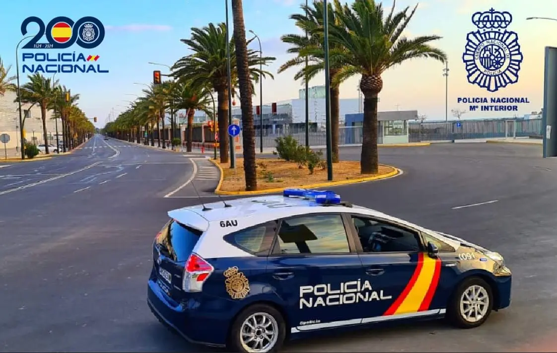 Patrullero en la Avda Hispanoamérica de Huelva