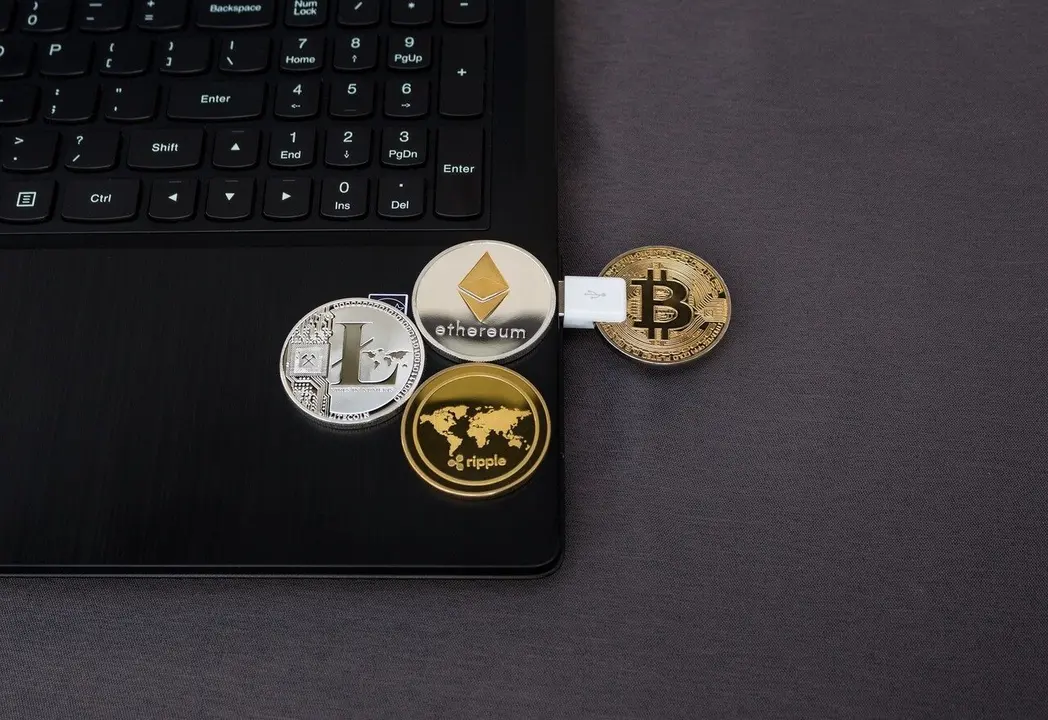 Evolución de los pagos en casinos: del efectivo a las criptomonedas