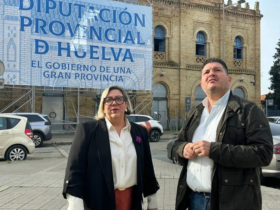 Rossi y Marcos Toti ante la antigua estación