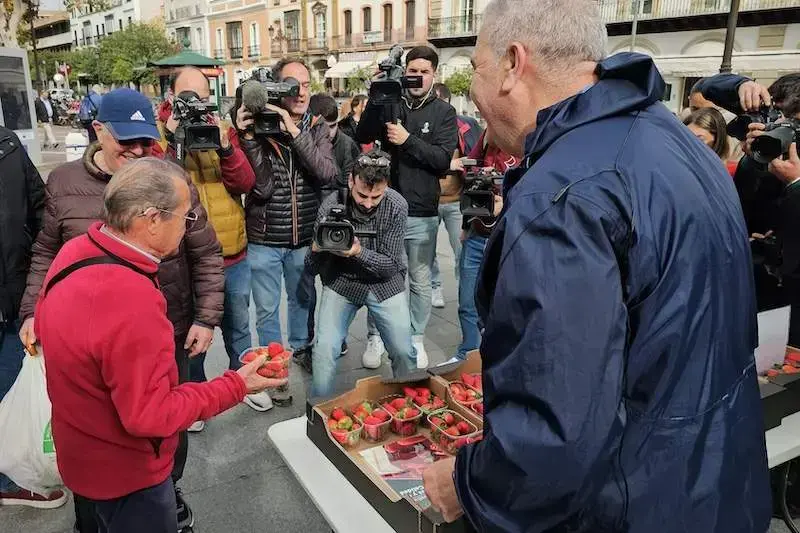 Manuel Piedra en un reparto de la pasada campaña en Madrid