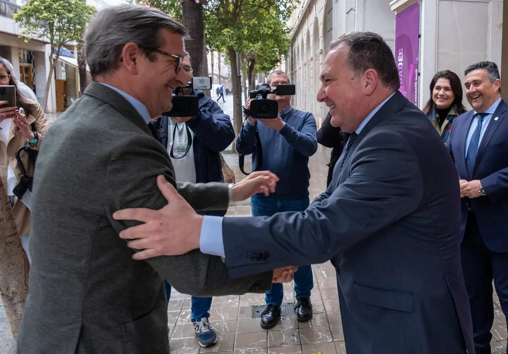 Toscano saluda al consejero de Industria