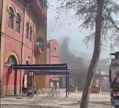 Humareda en el antiguo mercado