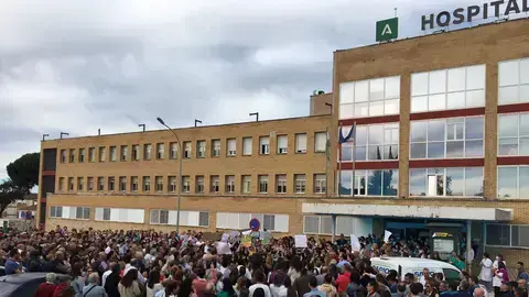 Protesta retrospectiva a las puertas del Hospital