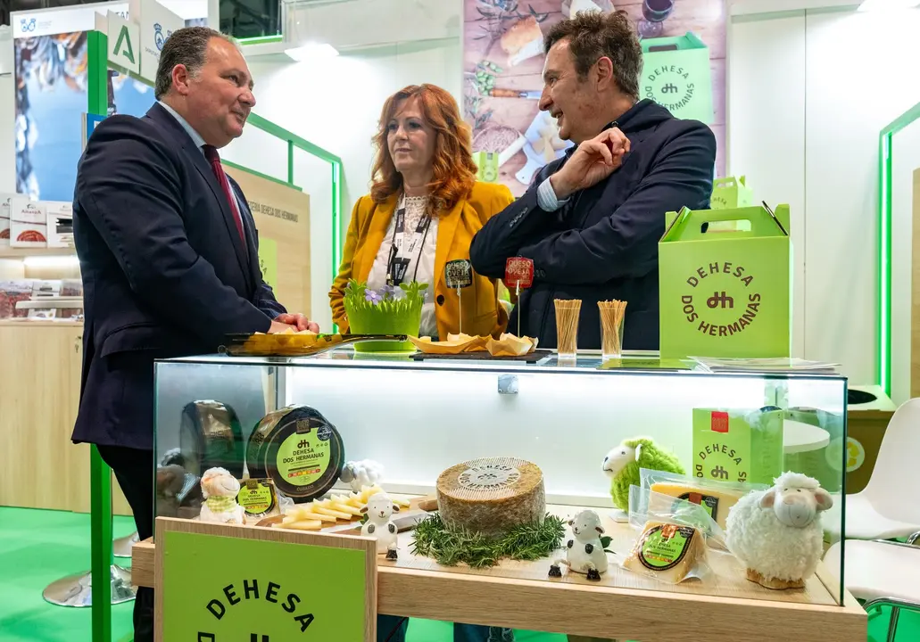 Toscano, en el stand de Dehesa Dos Hermadas, afamada quesería