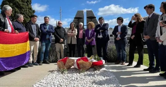 Acto celebrado en el cementerio de La Soledad