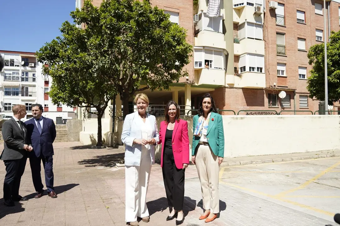 Visita de la consejera de vivienda a Huelva