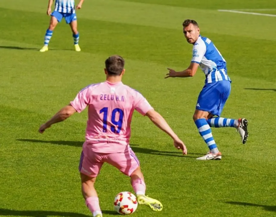 Lance del duelo entre el Alcoyano y el Recreativo.