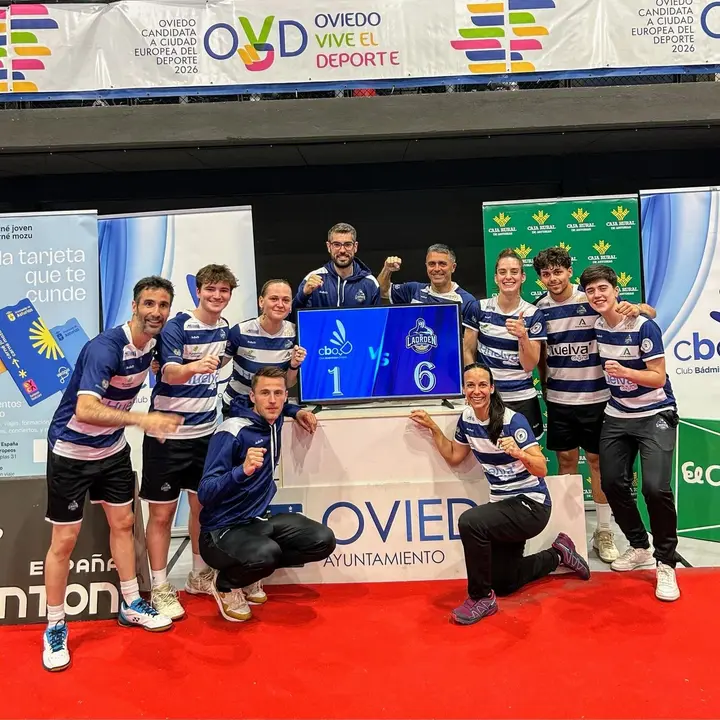 El CB IES La Orden tras exhibirse en Oviedo.
