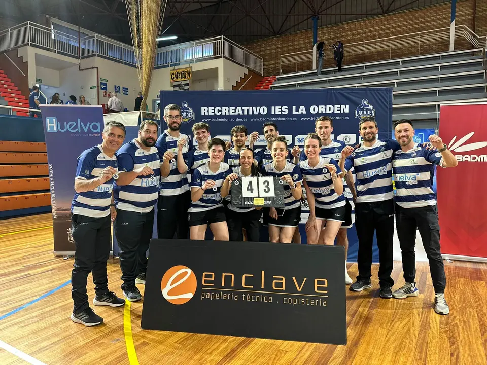 El IES La Orden festeja su victoria en el primer duelo con Cartagena.