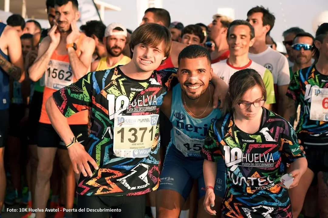 Zakaria Boufaljat con los Campeones del Mundo Nico Castaño y Blanca Betanzos, embajadores de la '10K Avatel'.