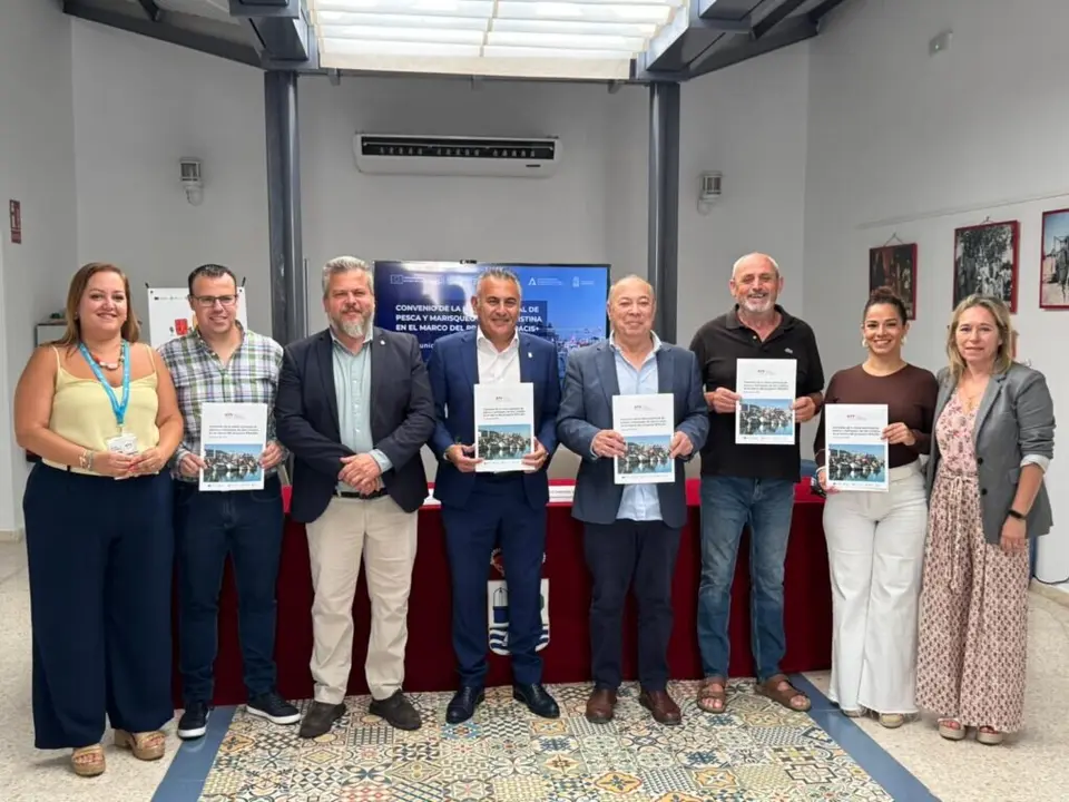 Firma del convenio de pesca en Isla Cristina.