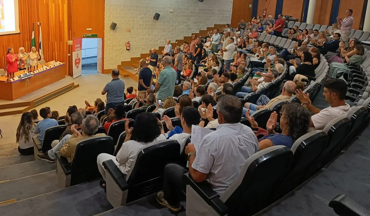 Momento del acto celebrado en el salón del actos del Hospital Juan Ramón Jiménez.