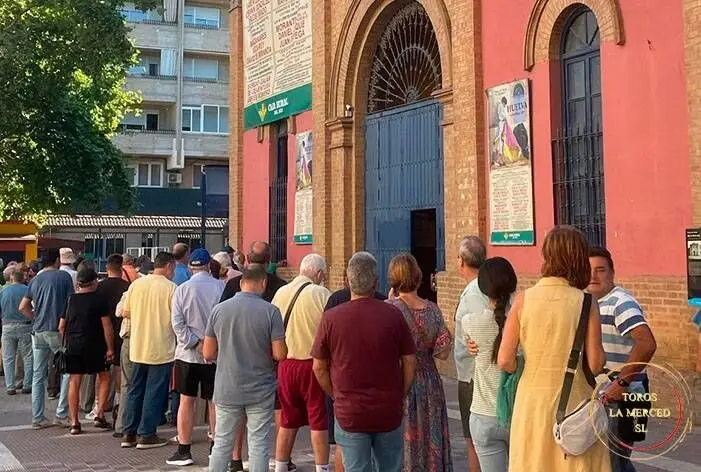 Colas en La Merced.