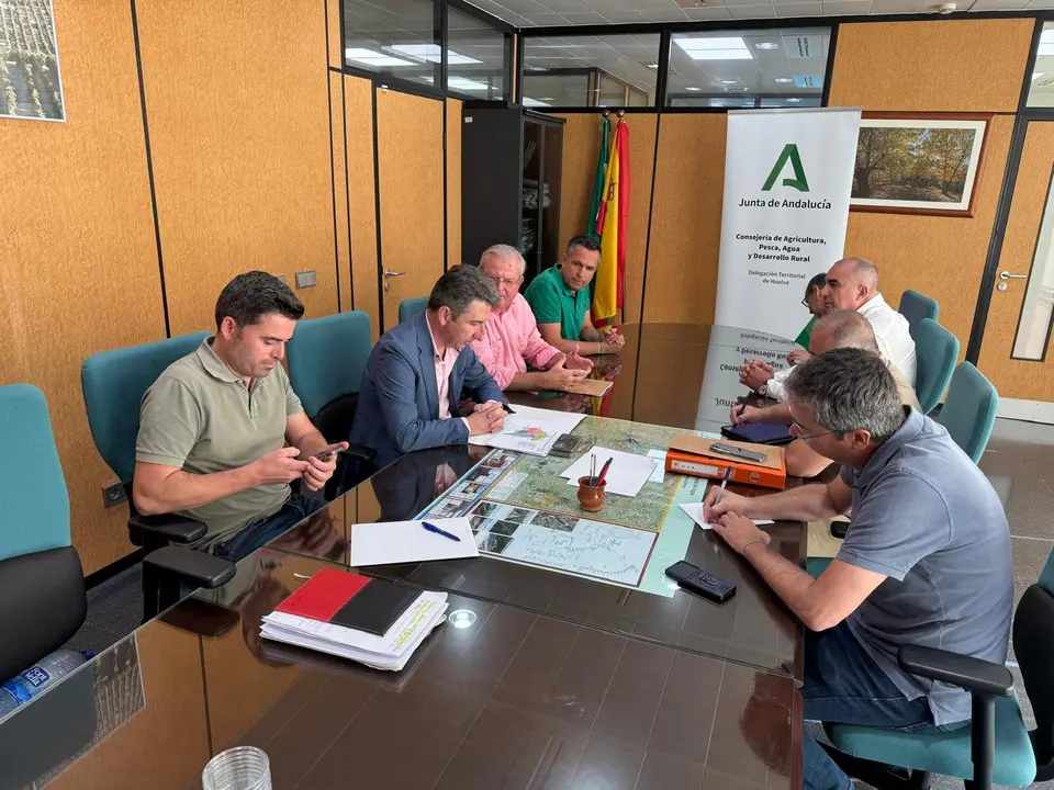 Reunión de los citricultores de Huelva con Álvaro Burgos, delegado de Agricultura.