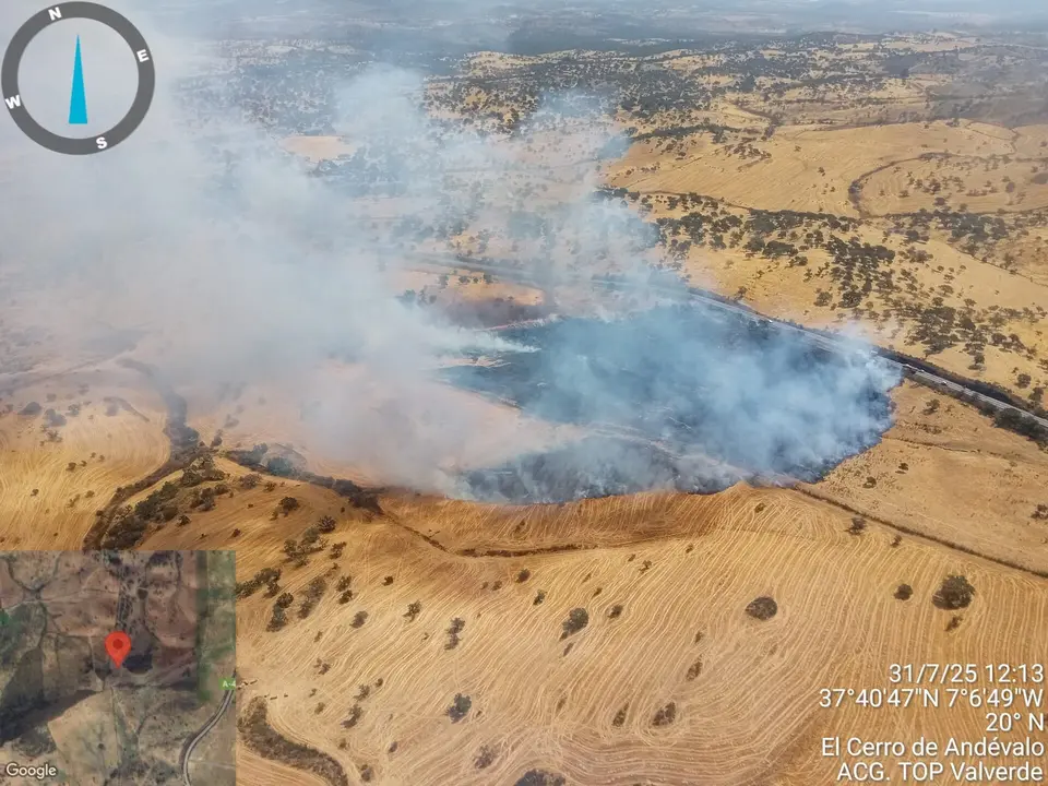 Incendio en el Paraje Puerto Rayo de El Cerro de Andévalo. / Fotografía: Plan Infoca.