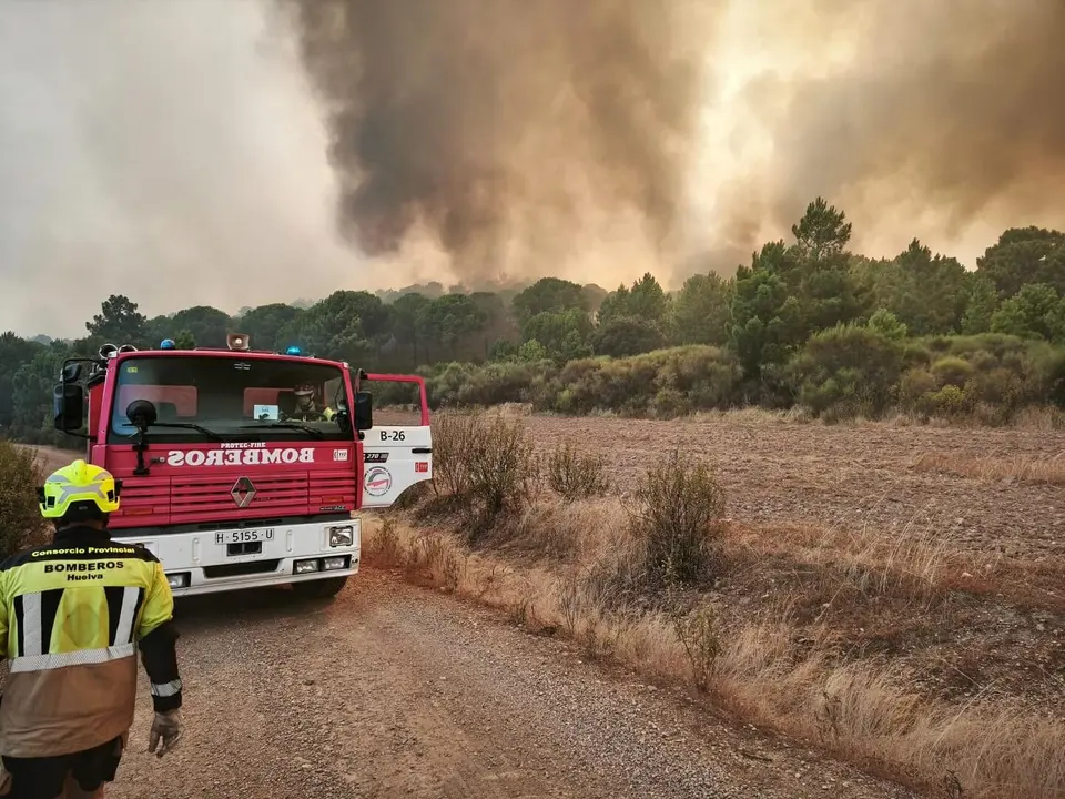 Imagen del fuego en La Contienda (Aroche) / Fotografía: Diputación Provincial