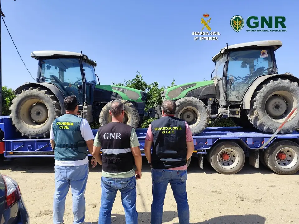 Tractores robados que han sido recuperados por la Guardia Civil / Fotografía: Guardia Civil.
