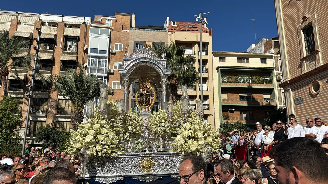 Traslado de la Virgen de la Cinta hacia la Catedral de la Merced. / Fotografía: A.M.