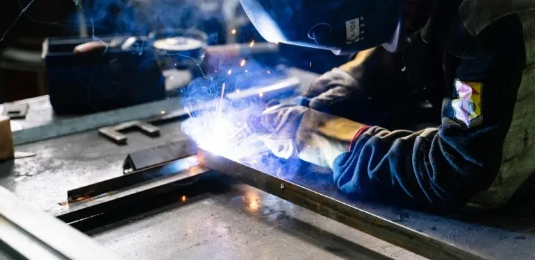 Curso de soldadura y montaje industrial.