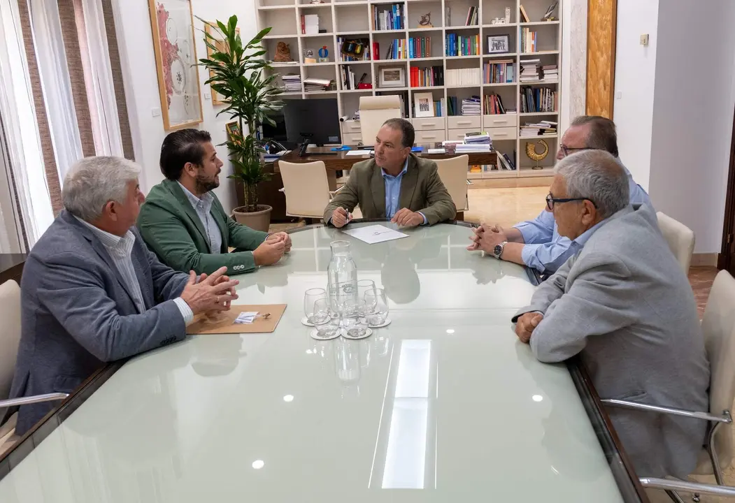 Reunión de la Diputación con la Hermanad del Descendimiento.